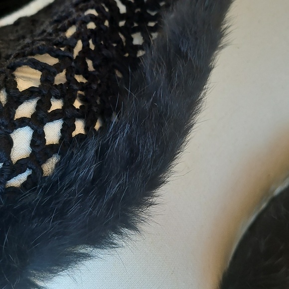 Gorgeous DOLCE CABO Black Crochet Knit Cardigan Rabbit Fur Trim Large - Picture 4 of 8